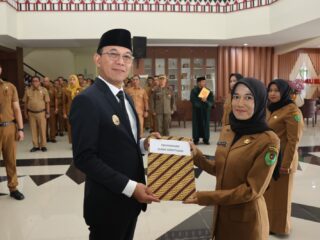 Bupati Tapsel Lantik Lima Kepala Sekolah Baru, Perkuat Pendidikan Menuju Indonesia Emas 2045