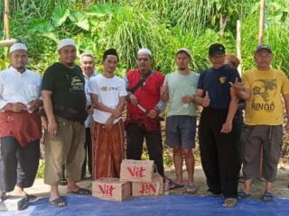 Keluarga Besar H. Wahyudin Gelar Penyembelihan 2 Sapi, 1 Kerbau, dan 6 Kambing di Hari Raya Idul Adha 1446 H