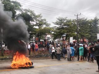 Demo Tuntut Kompensasi Tambang Ricuh, Jalan Nasional di Cigudeg Lumpuh
