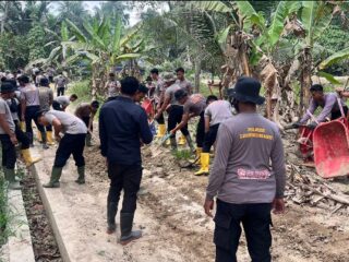 Hadir di Tengah Duka Banjir, Polri Turun Tangan Pulihkan Akses Warga Aceh Utara