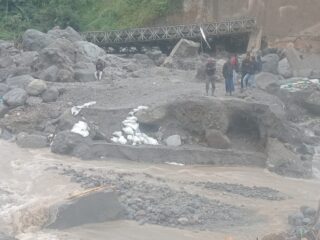 Jembatan Darurat Penghubung Dua Desa di Bener Meriah Kembali Putus