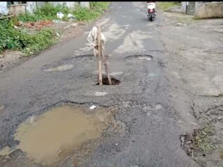 Warga Jangkar Bogor Teriak Minta Jalan Mulus: Lubang Menganga di Tanjakan Ciparay Ancam Keselamatan