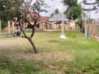 Kondisi Memprihatinkan Kantor Camat Nibong Aceh Utara, Halaman dan Bangunan Rusak Parah
