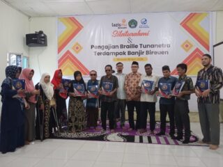 Lazismu dan PPDI Bireuen Gelar Pengajian Braille untuk Tunanetra Korban Banjir