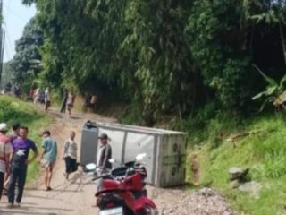 Memprihatinkan! Jalan Rusak di Nanggung Bogor Jadi Langganan Kecelakaan Setiap Minggu