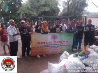 Peduli Kaum Dhuafa dan Pemulung TPA Galuga, Amuk Bobar Salurkan Bantuan Pakaian Layak Pakai