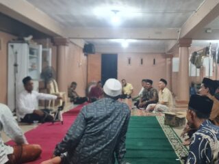 Puluhan Pemuda Gampong Jeumpa Berghang Belajar Adab hingga Taharah dari Abi Mansur