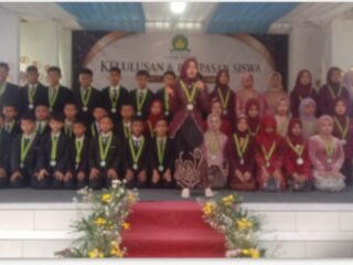 KELULUSAN DAN PELEPASAN SISWA SMP BINA MANDIRI DESA DUKUH KECAMATAN CIBUNGBULANG BOGOR