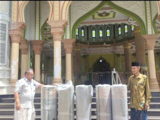 Ulama Muda Aktif Berdakwah, Tgk. Zulfadli Serap Aspirasi Masyarakat Lewat Bantuan Sajadah Masjid